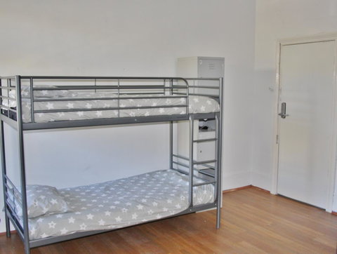 The Hive Hostel - Traveler Friendly, Passport Only - Holiday Sunshine Coast 35