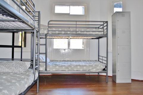The Hive Hostel - Traveler Friendly, Passport Only - Holiday Sunshine Coast 36