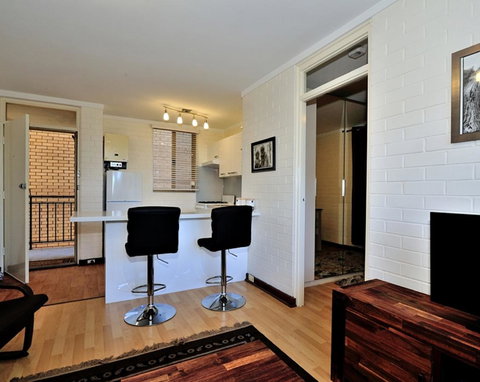 Cappuccino Delight - 1 Bedroom Central Fremantle Apartment - Holiday Sunshine Coast 2