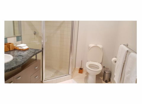 Stylish 1BDR Unit In The Heart Of Subiaco - Sunshine Coast Tourism 9