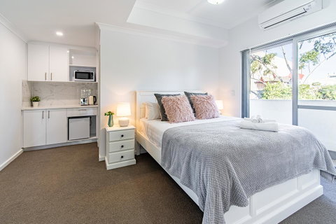New Apartment On Great Location Opposite Garden City : 02 - Sunshine Coast Tourism 10
