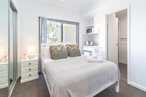 New Apartment On Great Location Opposite Garden City : 02 - Sunshine Coast Tourism 2