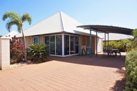 Osprey Holiday Village Unit 122/2 Bedroom - Perfectly neat and tidy apartment