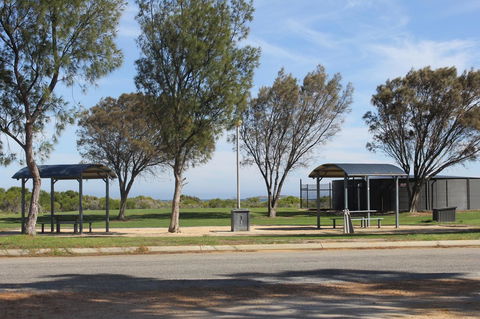 Jurien Beachfront Holiday Units - Sunshine Coast Tourism 21