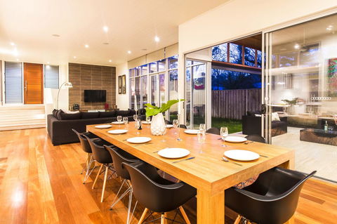 Arthouse - Holiday Sunshine Coast 2