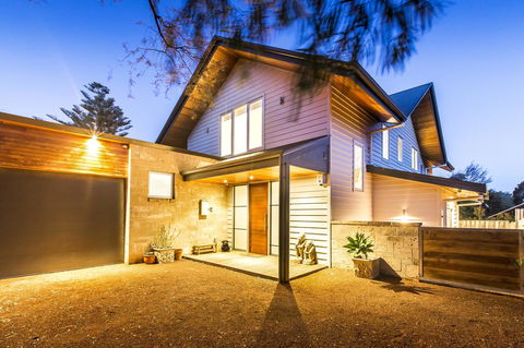Arthouse - Holiday Sunshine Coast 26