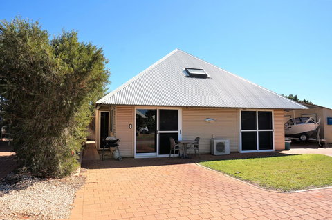 Osprey Holiday Village Unit 203 1 Bedroom - Holiday Sunshine Coast 11