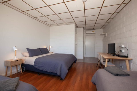 EUCLA MOTOR HOTEL - Sunshine Coast Tourism 3