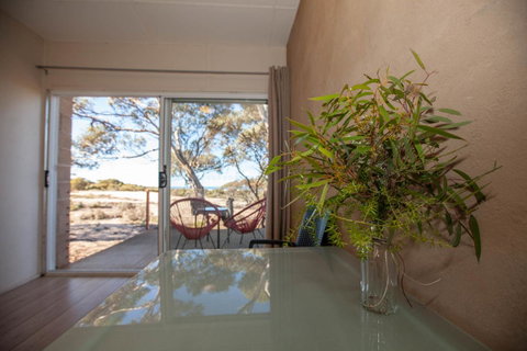 EUCLA MOTOR HOTEL - Sunshine Coast Tourism 12