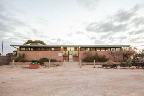 EUCLA MOTOR HOTEL - Sunshine Coast Tourism 9