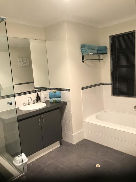 THE SANCTUARY LUXURY HOLIDAY HOME - Sunshine Coast Tourism 6
