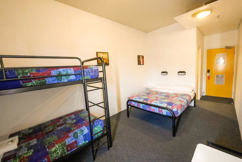 Perth City YHA - Sunshine Coast Tourism 28