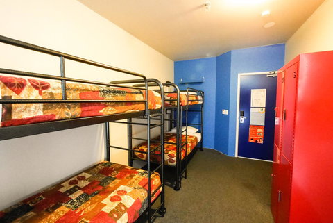 Perth City YHA - Sunshine Coast Tourism 13