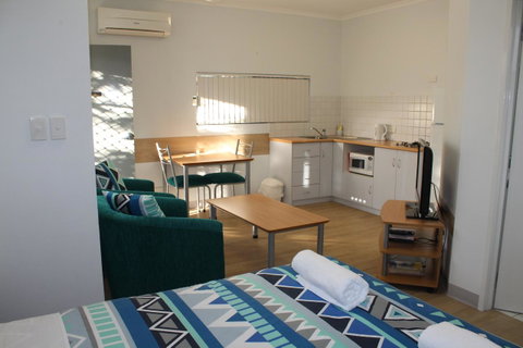 Mandurah Ocean Marina Chalets - Sunshine Coast Tourism 1