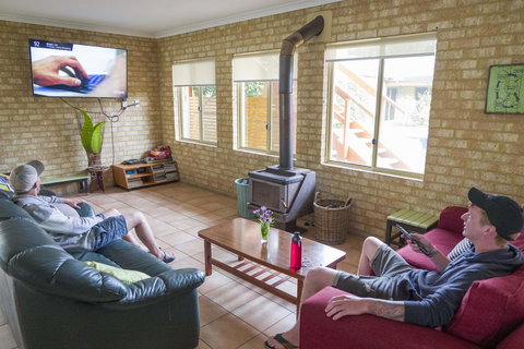 Lancelin Lodge - Sunshine Coast Tourism 4