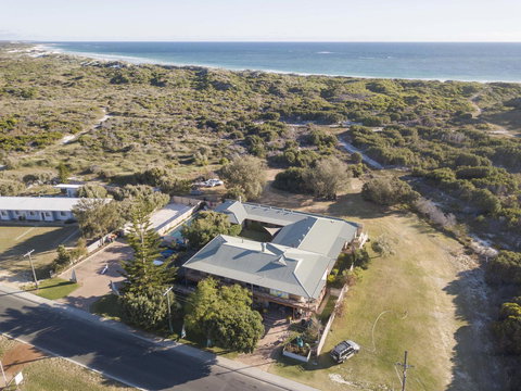 Lancelin Lodge - Sunshine Coast Tourism 12