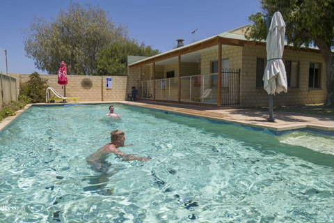 Lancelin Lodge - Sunshine Coast Tourism 24