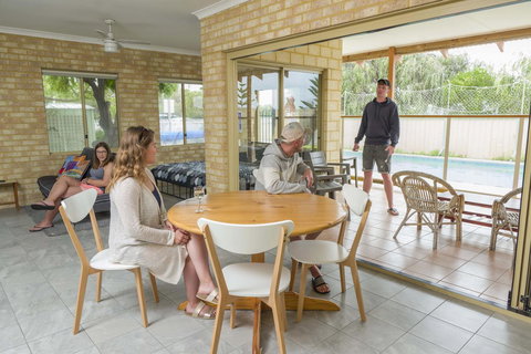 Lancelin Lodge - Sunshine Coast Tourism 25