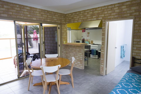 Lancelin Lodge - Sunshine Coast Tourism 1