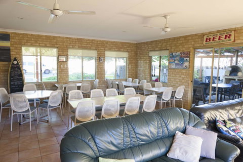 Lancelin Lodge - Sunshine Coast Tourism 21
