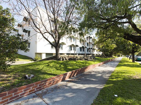 Style In Subiaco - Sunshine Coast Tourism 0