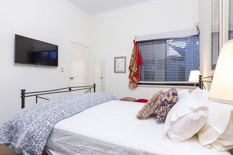 Como Executive Apartment - Sunshine Coast Tourism 7