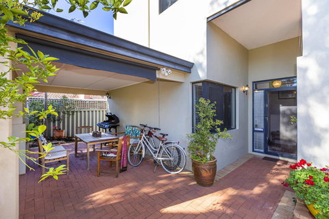 Como Executive Apartment - Sunshine Coast Tourism 2