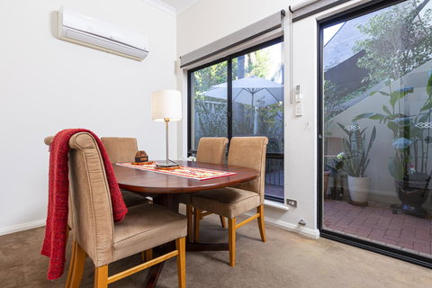 Como Executive Apartment - Sunshine Coast Tourism 10