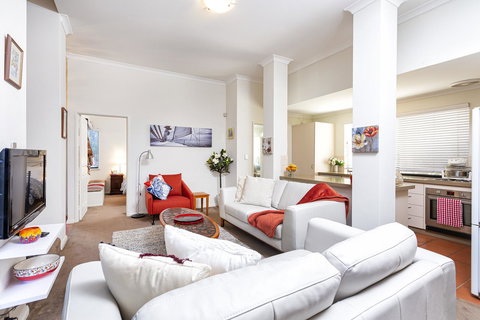 Como Executive Apartment - Sunshine Coast Tourism 5