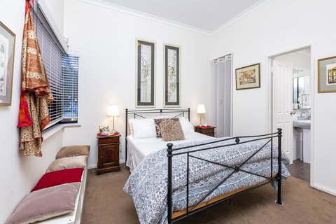 Como Executive Apartment - Sunshine Coast Tourism 6