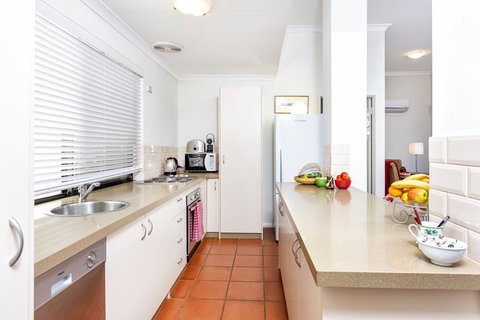 Como Executive Apartment - Sunshine Coast Tourism 8