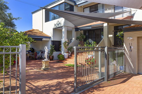 Como Executive Apartment - Sunshine Coast Tourism 1