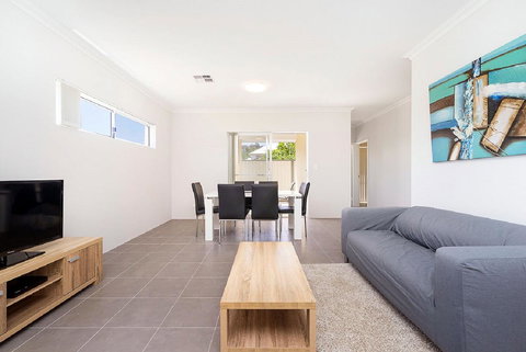 Victoria Park Town House - Sunshine Coast Tourism 7