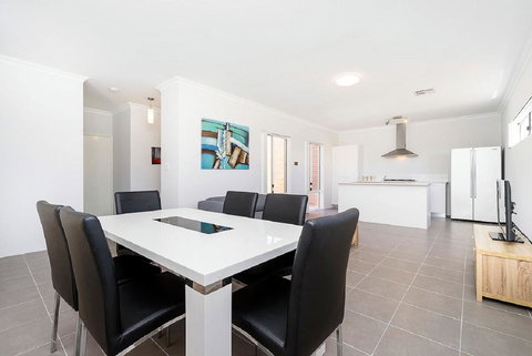 Victoria Park Town House - Sunshine Coast Tourism 8