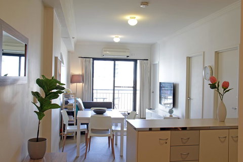 WESTEND CBD PERTH-ULTIMATE LOCATION - Sunshine Coast Tourism 0