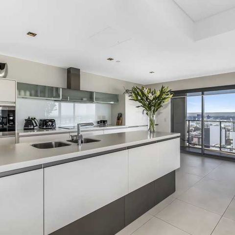 Astra Apartments Perth CBD - Holiday Sunshine Coast 2