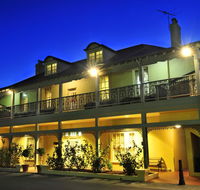 Clifton Motel  Grittleton Lodge - Holiday Sunshine Coast