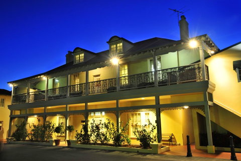 Clifton Motel & Grittleton Lodge - Sunshine Coast Tourism 0