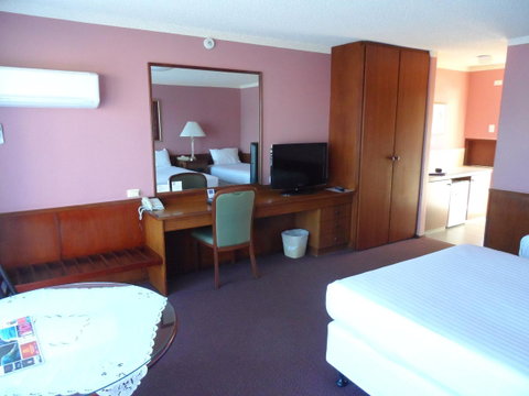 Clifton Motel & Grittleton Lodge - Sunshine Coast Tourism 17