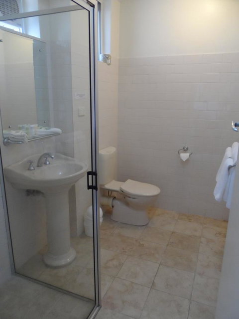 Clifton Motel & Grittleton Lodge - Sunshine Coast Tourism 24