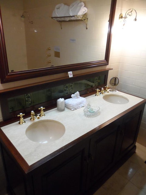 Clifton Motel & Grittleton Lodge - Sunshine Coast Tourism 31