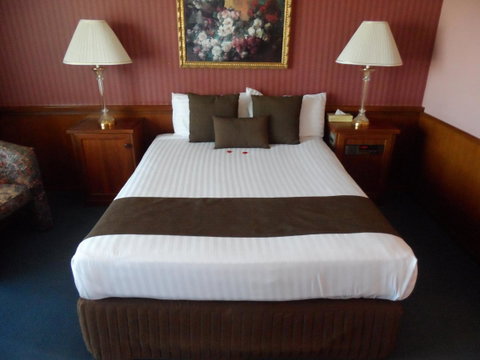 Clifton Motel & Grittleton Lodge - Sunshine Coast Tourism 12