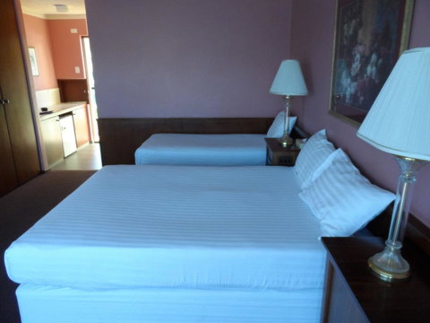Clifton Motel & Grittleton Lodge - Sunshine Coast Tourism 18