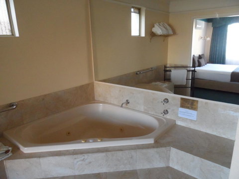 Clifton Motel & Grittleton Lodge - Sunshine Coast Tourism 28