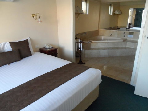 Clifton Motel & Grittleton Lodge - Sunshine Coast Tourism 27