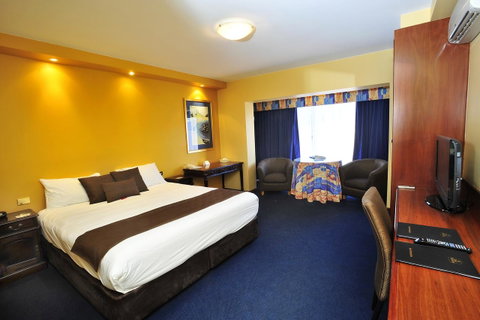 Clifton Motel & Grittleton Lodge - Sunshine Coast Tourism 11