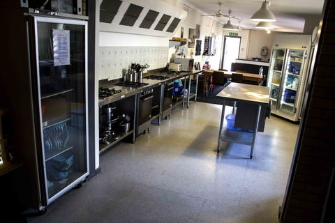 Shiralee Hostel -note - Valid Passport Required To Check In - Holiday Sunshine Coast 9