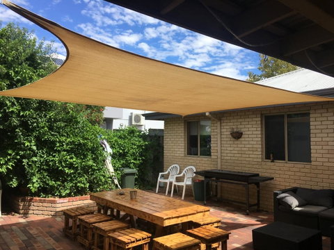 Shiralee Hostel -note - Valid Passport Required To Check In - Holiday Sunshine Coast 1