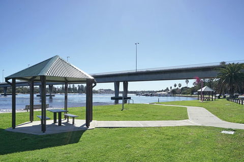 Freo Apartment - Holiday Sunshine Coast 10
