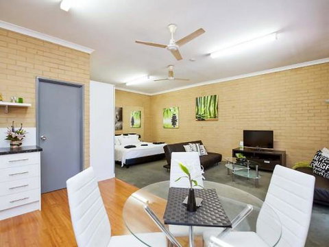 Garden Studio - Holiday Sunshine Coast 4